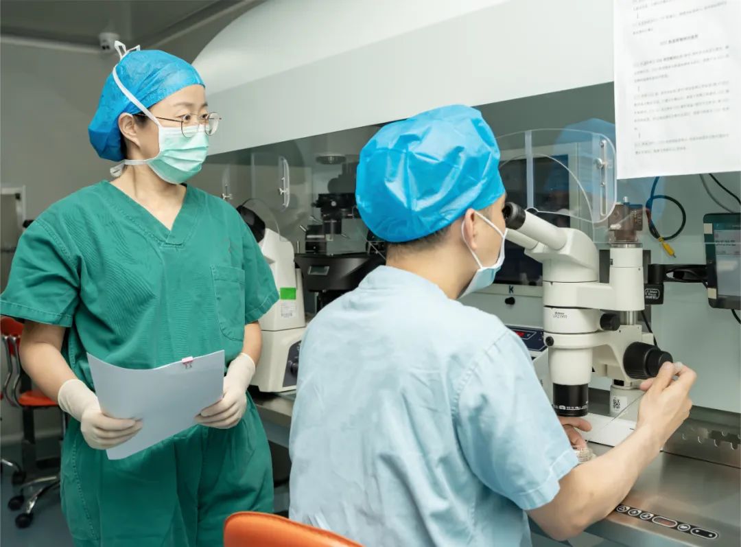 促排卵后双侧卵巢中共有8个卵泡算多吗